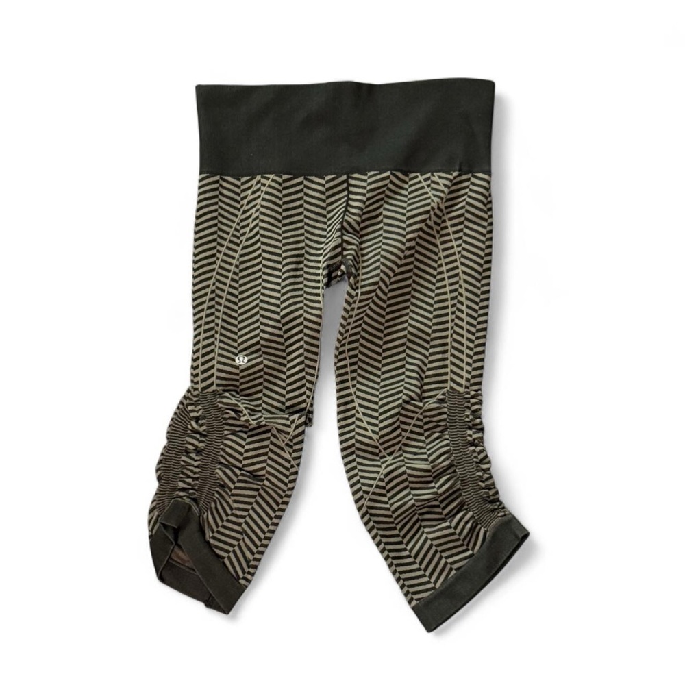 Lululemon Athletica Black and Brown Chevron Leggings Flow Crop capris